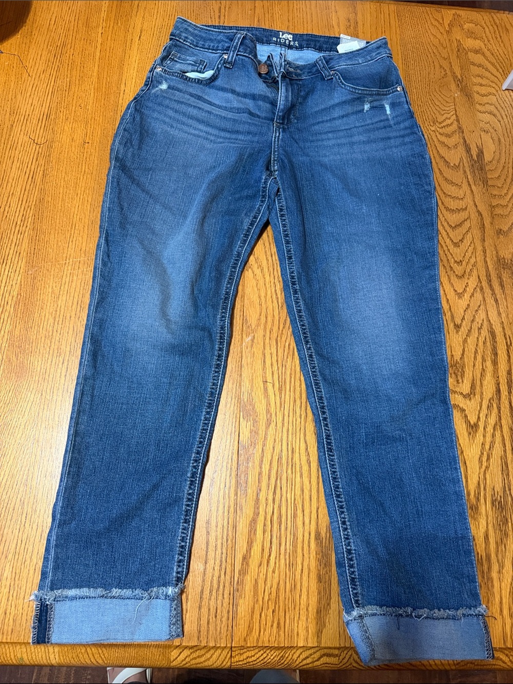Women’s Lee Riders  Denim crop jeans in Medium Blue Wash